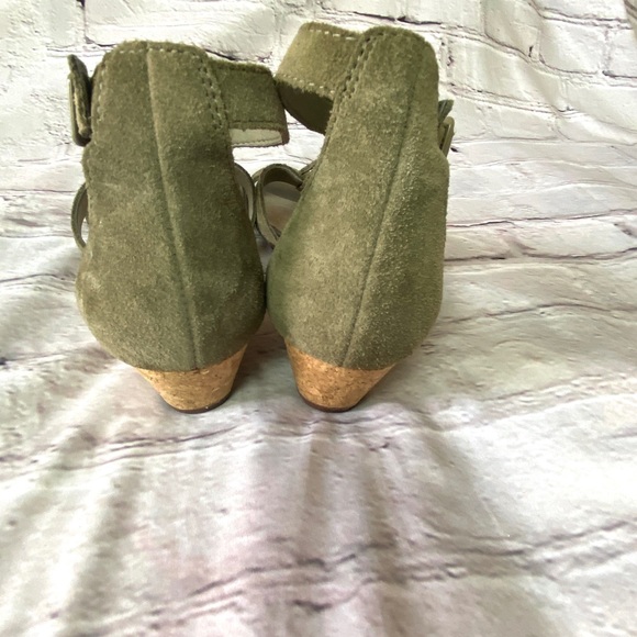 Clarks Olive Suede Abigail Sun Fringe Wedges - Picture 4 of 10